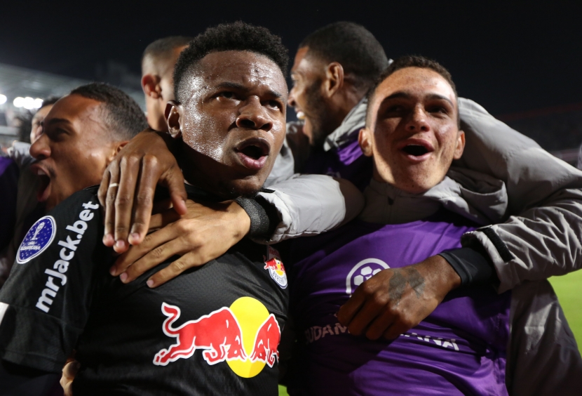 Empate em La Plata (ARG)